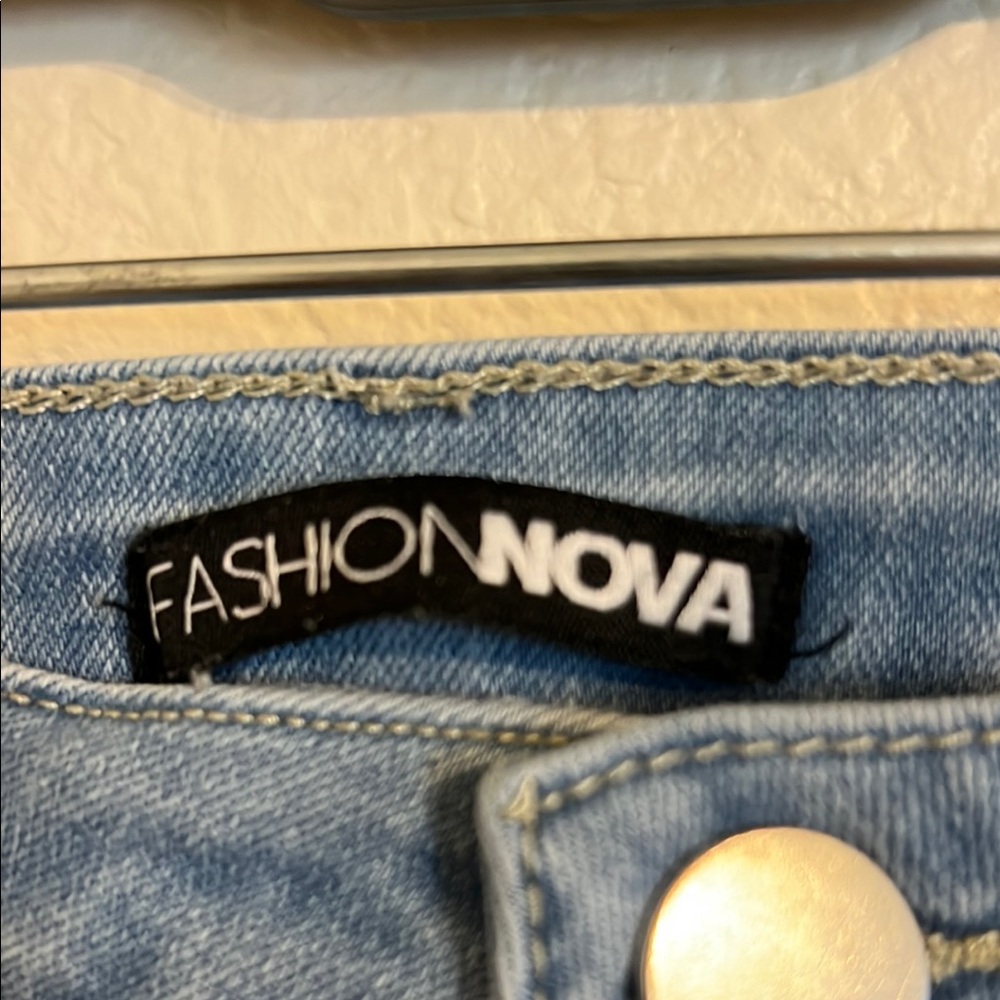 Fashion Nova Blue Flare Wide Leg Jeans - Picture 2 of 4